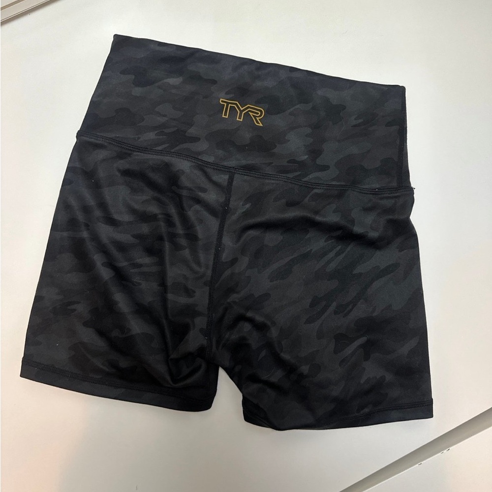 TYR Shorts - Picture 2 of 4